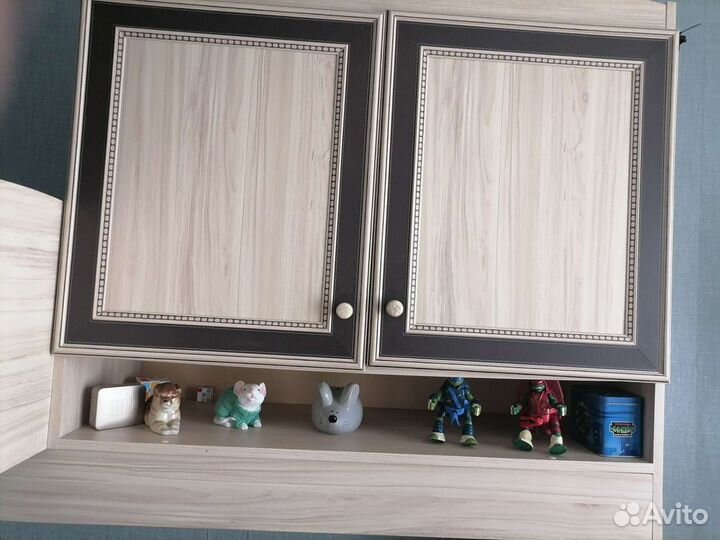 Кровать-чердак для двоих подростков, с антресолью