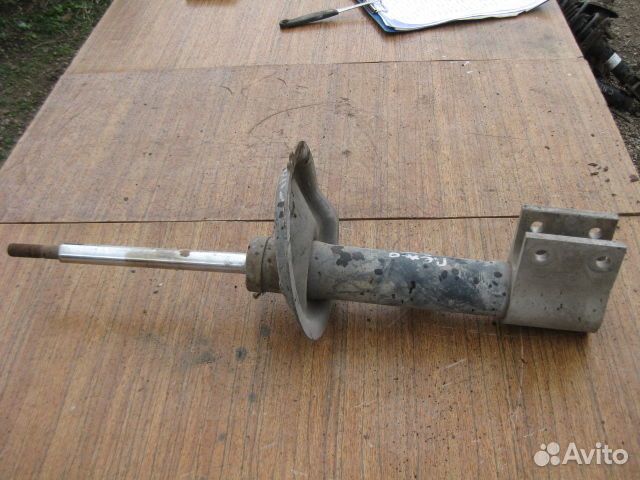 Амортизатор передний левый Peugeot 307 (2001–2008)