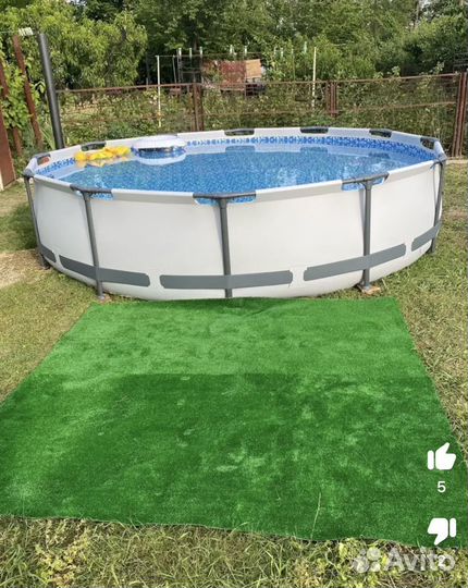 Бассейн с лестницей