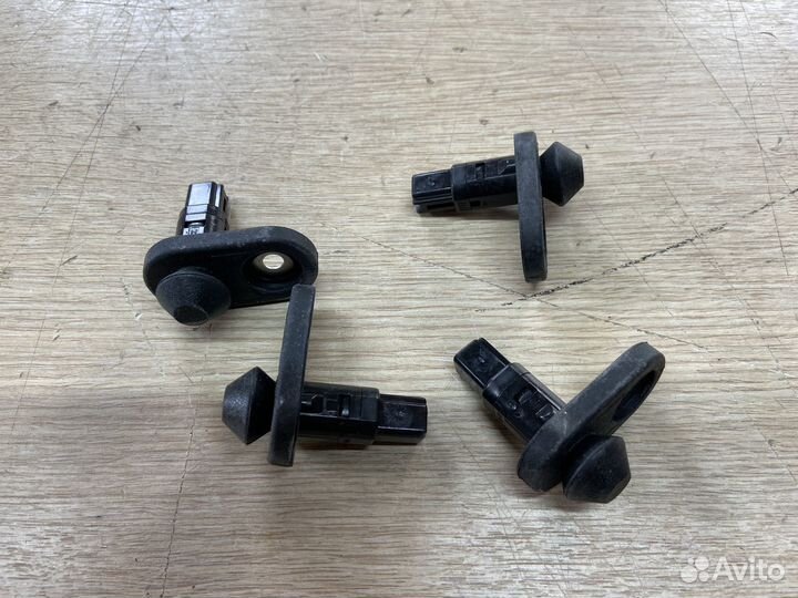 Концевик двери Toyota RAV 4 XA50