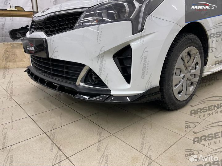 Сплиттер переднего бампера на KIA RIO 4 2020-2023