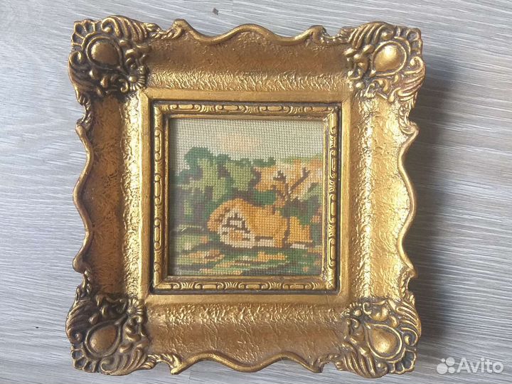 Картины с вышивкой деревянная рама под стеклом