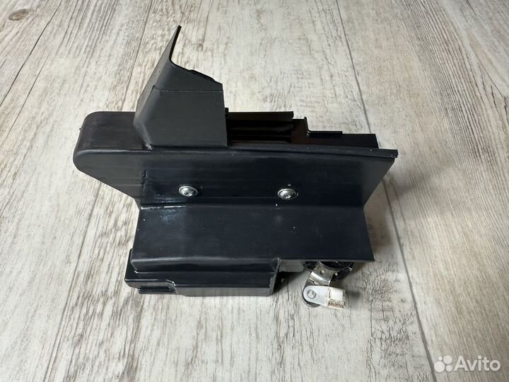 Замок передней правой двери Renault Logan 2