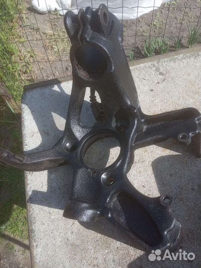 Кулак поворотный левый Шкода Октавия RS 3