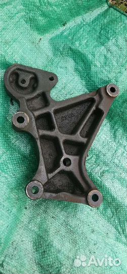 Кронштейн термомуфты renault 477737