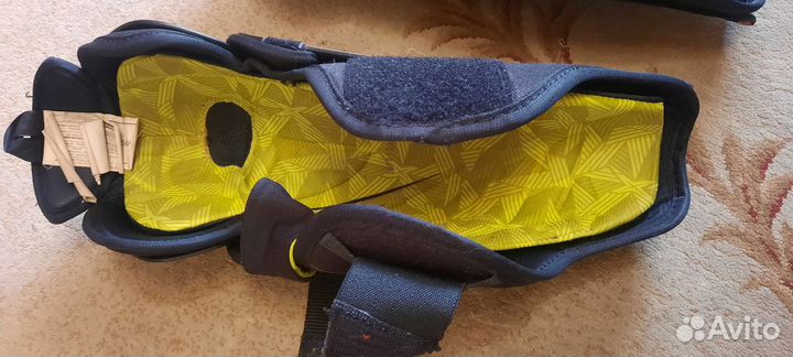 Хоккейная форма, колени