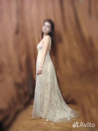Свадебное, вечернее, платье со шлейфом.новое