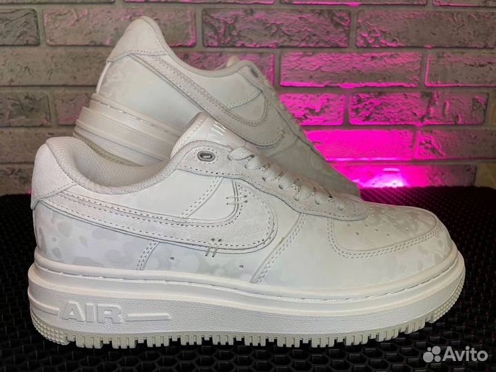 Кроссовки Nike AIR force 1 luxe