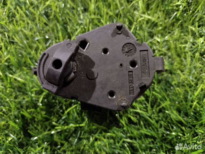 Моторчик заслонки печки BMW 5-Series (E60) V