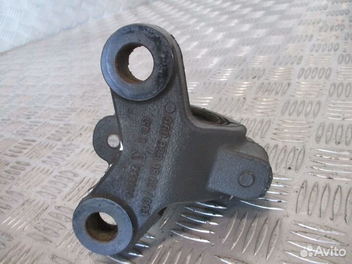 Опорный кронштейн стабилизатора Mercedes-Benz A960