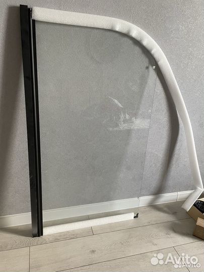 Стеклянная шторка для ванной