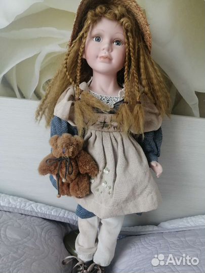 Кукла фарфоровая коллекционная