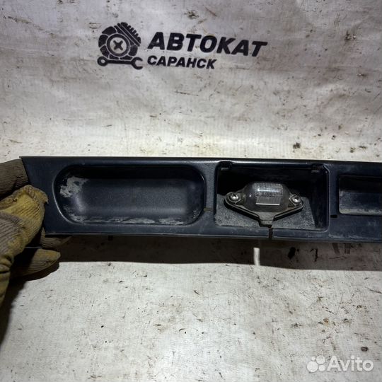 Накладка крышки багажника Nissan Primera P11