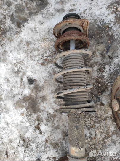 Стойка в сборе передняя левая Fiat Albea