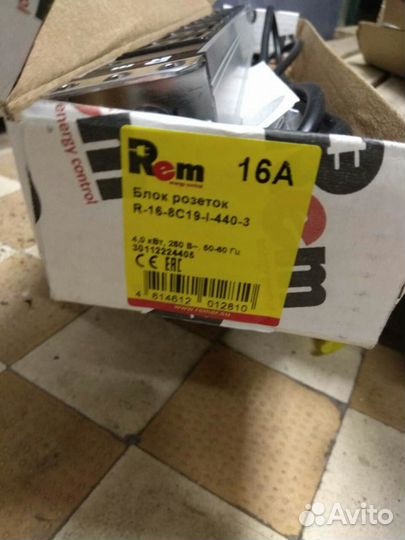 Блок розеток R-16-8C19-1-440-3