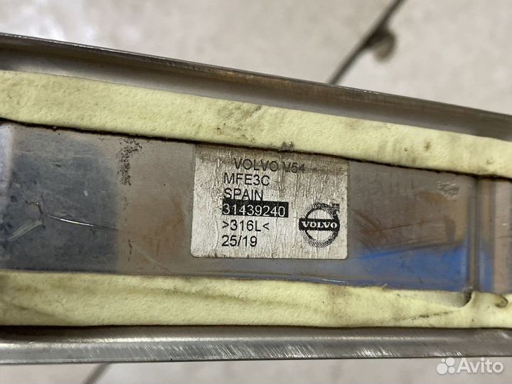 Хром на задний бампер Volvo V90