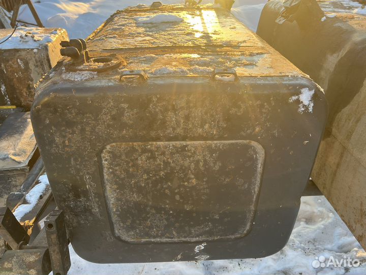 Топливный бак от Маз 5440