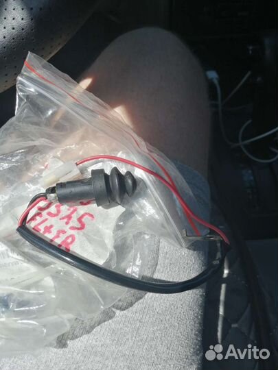 Концевик передней двери Subaru forester sf5-9