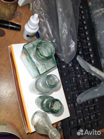 Старинные стеклянные бутылочки