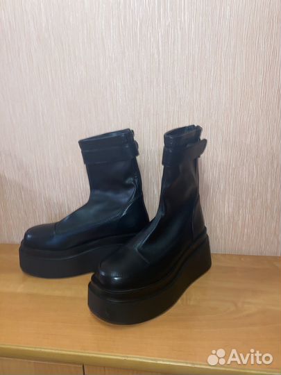 Ботинки на высокой платформе 38 женские