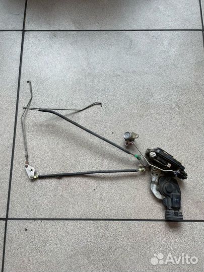 Замок двери передний левый Toyota Carina AT-212