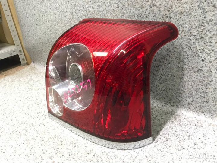 Фонарь правый Toyota Avensis T250 2007