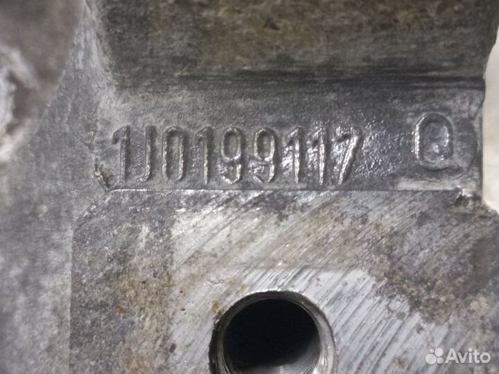 Кронштейн кпп Volkswagen Golf 4 1.4-1.6 BCA