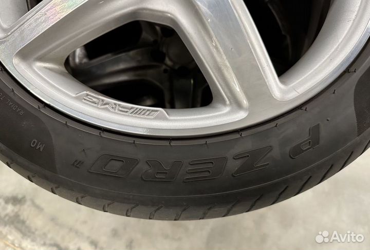 Pirelli P Zero 285/35 R18