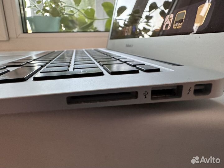 MacBook Air (13-inch, 2017)