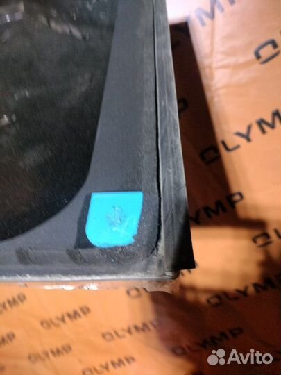 Стекло собачника заднее правое Toyota Hiace TRH221