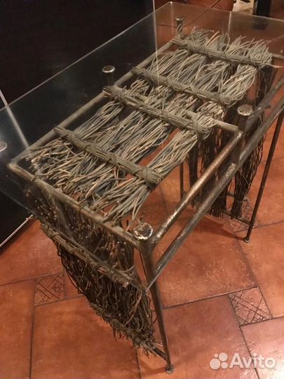 Журнальный столик для салона магии