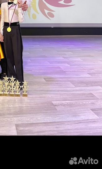 Рейтинговые брюки и рубашка Танцмастер