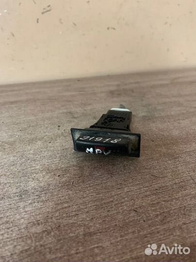 Кнопка аварийной сигнализации Mazda MPV II