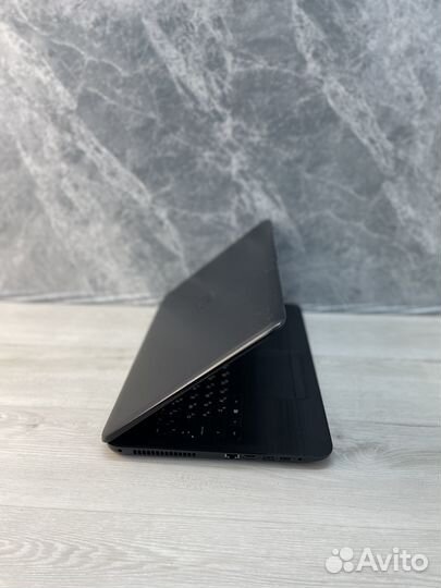 Ноутбук HP 15-ay516ur