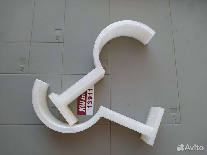 Кронштейн для скейтборда на стену