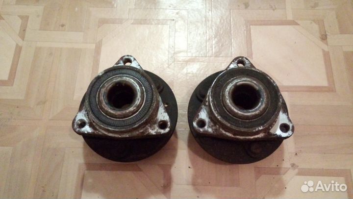 Ступица передняя Опель Астра Джей 2010 ) 13583478