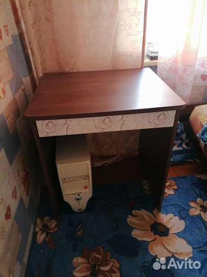 Письменный стол