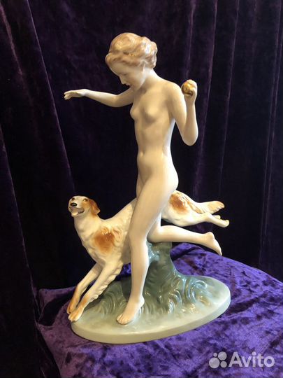Статуэтка Диана с собакой Royal Dux винтаж