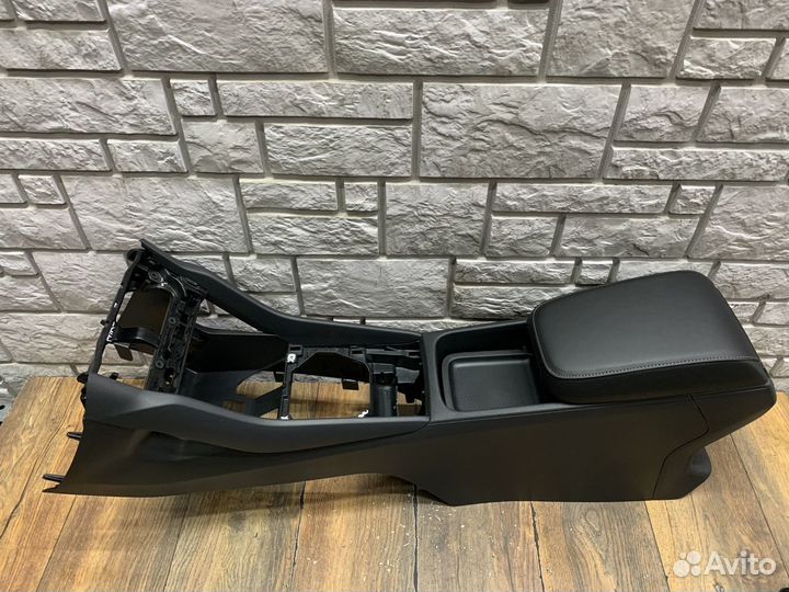 Skoda Karoq Консоль центральная с подлокотником