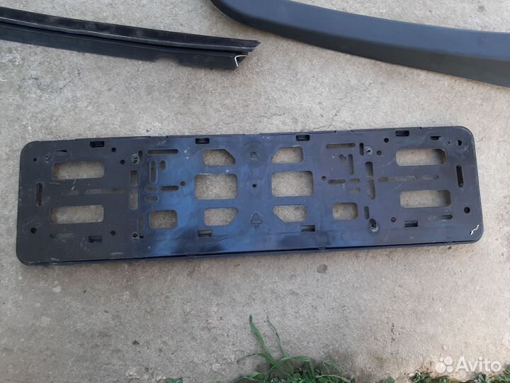 Тормозные колодки Mercedes w204 Рамка номера