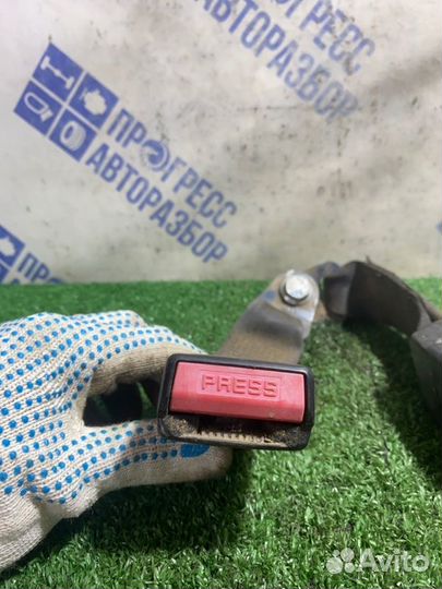 Ответная часть ремня безопасности задняя правая