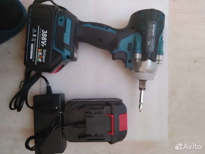 Гайковерт с отверстием под биту бесщеточный 2 акб