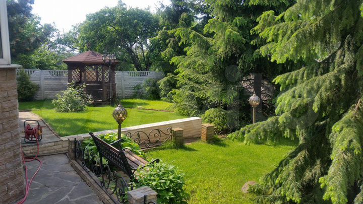 Дом 250 м² на участке 9 сот.