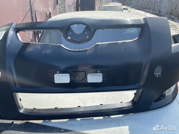 Бампер на тойота аурис 2011