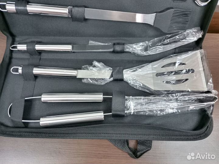 Набор для барбекю на 16 предметов