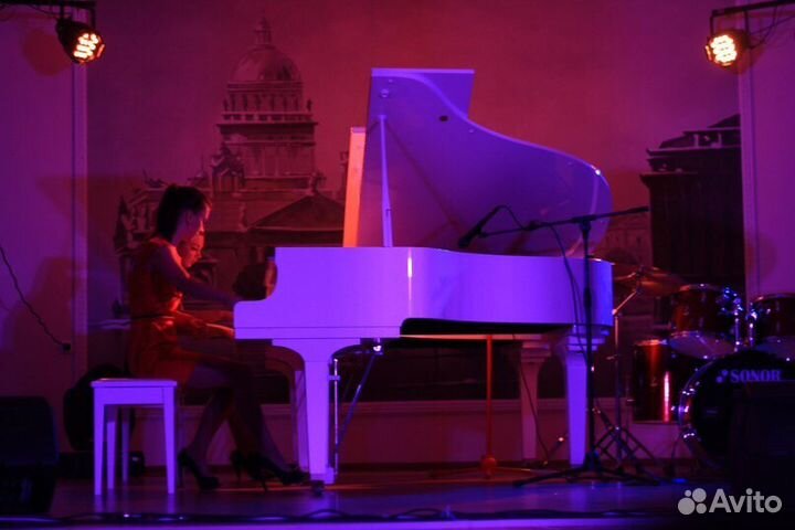 Преподаватель музыки (уроки вокала, фортепиано)