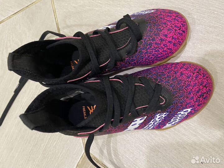 Детские футбольные бутсы