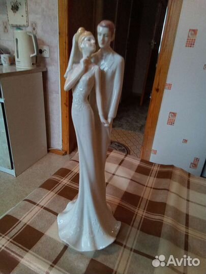 Фарфоровые статуэтки выс. 30см