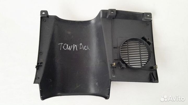 Кожух рулевой колонки нижний Toyota Town Ace