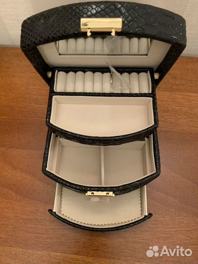 Шкатулка для ювелирных украшений